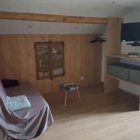 D'hotes Nos Racines 住宿加早餐酒店 3*