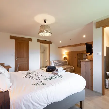 D'hotes - Nos Racines Bed and Breakfast 3*