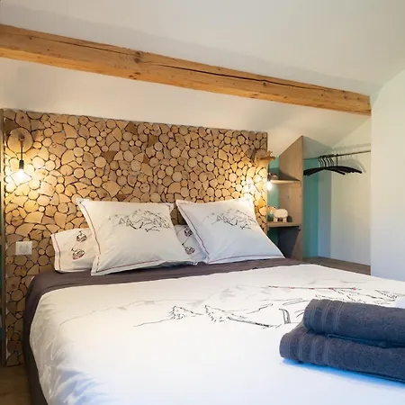D'hotes - Nos Racines Bed and Breakfast 3*